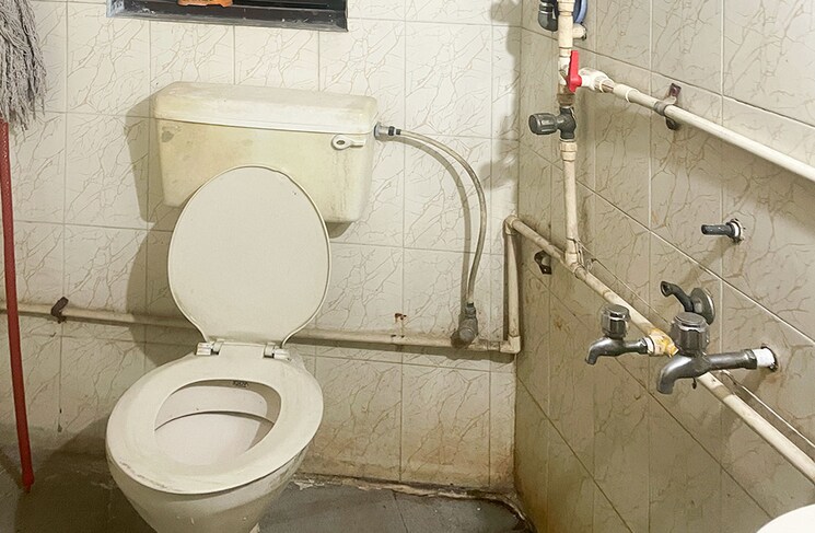 Bathroom, koliwada Pg For Boys In Koliwada 7375188