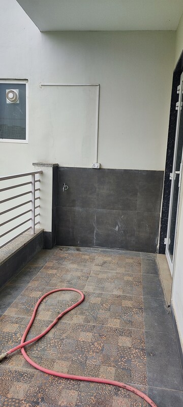 Furnished Amenities in 4 BHK Builder Floor at Sector 85 – for Sale