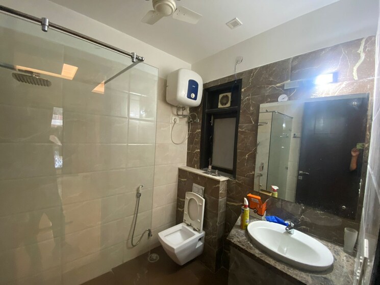 Bathroom, bptp-parkland 3 Bedroom 250 Sq.Yd. Builder Floor In Sector 75 Faridabad 7375492