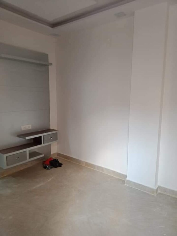 Room, burari 3 Bedroom 100 Sq.Yd. Builder Floor In Burari Delhi 7375643