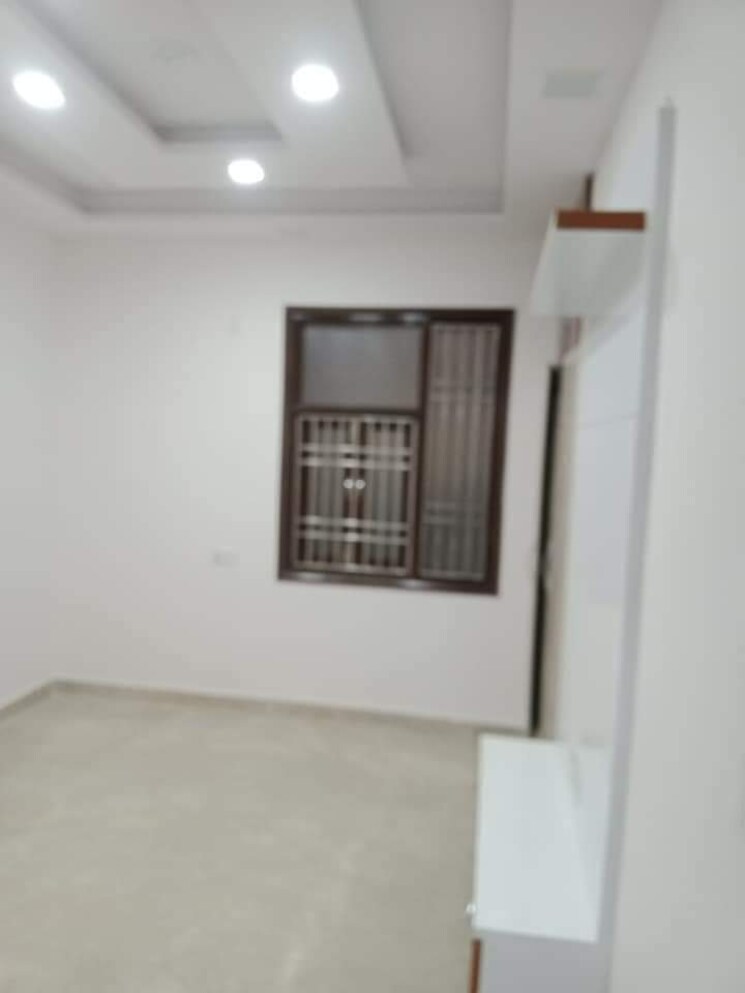 Room, burari 3 Bedroom 100 Sq.Yd. Builder Floor In Burari Delhi 7375643
