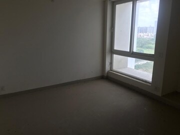 Room in 2 BHK Apartment at Ramprastha City The Edge Towers, Sector 37d – for Sale