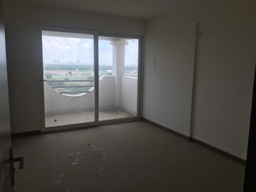 Room in 2 BHK Apartment at Ramprastha City The Edge Towers, Sector 37d – for Sale