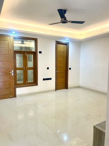 Room in 3 BHK Builder Floor at Hauz Khas – for Sale