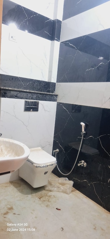 Attached Bathroom in 2 BHK Independent House at Faizabad Road – for Sale