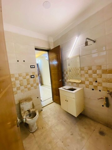 Attached Bathroom in 4 BHK Builder Floor at Green Fields Colony – for Sale