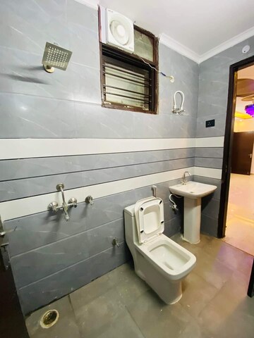 Bathroom in 3 BHK Builder Floor at Green Fields Colony – for Sale
