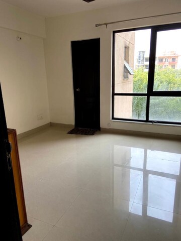 Room in 2.5 BHK Apartment at Le Solitairian City, Sector 25 Yamuna Expressway – for Sale