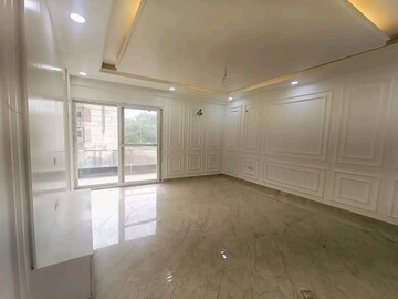 Room in 4 BHK Builder Floor at Green Fields Colony – for Sale