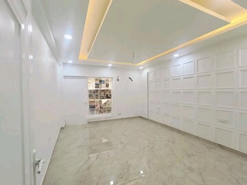 Room in 4 BHK Builder Floor at Green Fields Colony – for Sale