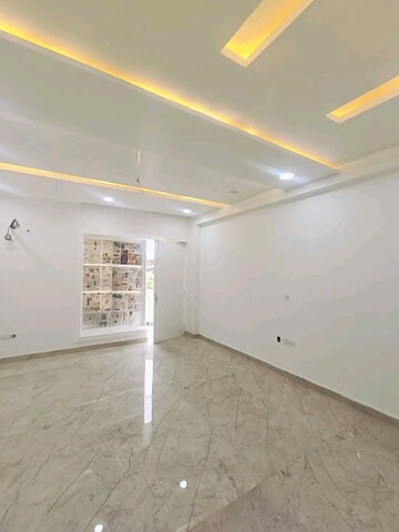 Room in 4 BHK Builder Floor at Green Fields Colony – for Sale