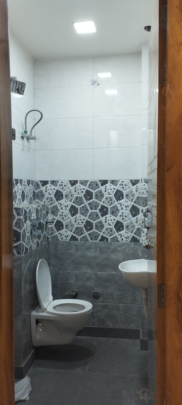 Bathroom in 2.5 BHK Builder Floor at Shastri Nagar – for Sale
