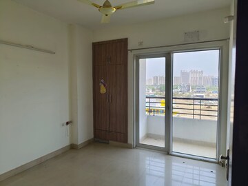 Room in 3 BHK Apartment at Amrapali Princely Estate, Sector 76 – for Sale