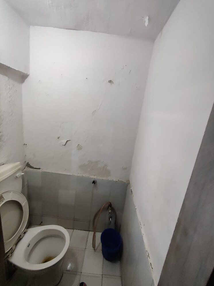 Bathroom, laxmi-narayan-complex-airoli 1 Bedroom 750 Sq.Ft. Apartment In Kopar Khairane Navi Mumbai 7377599