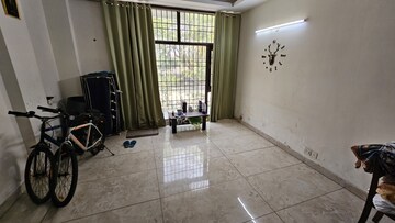 Parking in 3 BHK Villa at Panchsheel Greens II, Sector 16 Greater Noida – for Sale