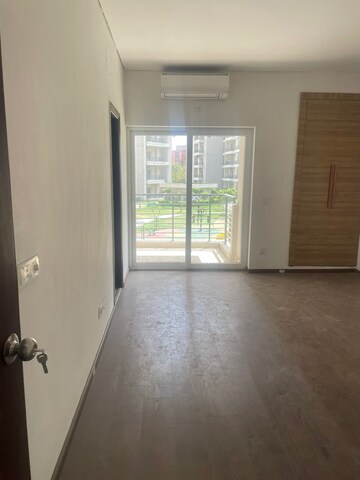Room in 3 BHK Apartment at SS The Leaf, Sector 85 – for Sale