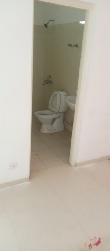 Room in 3 BHK Apartment at Mapsko Paradise, Sector 83 – for Sale