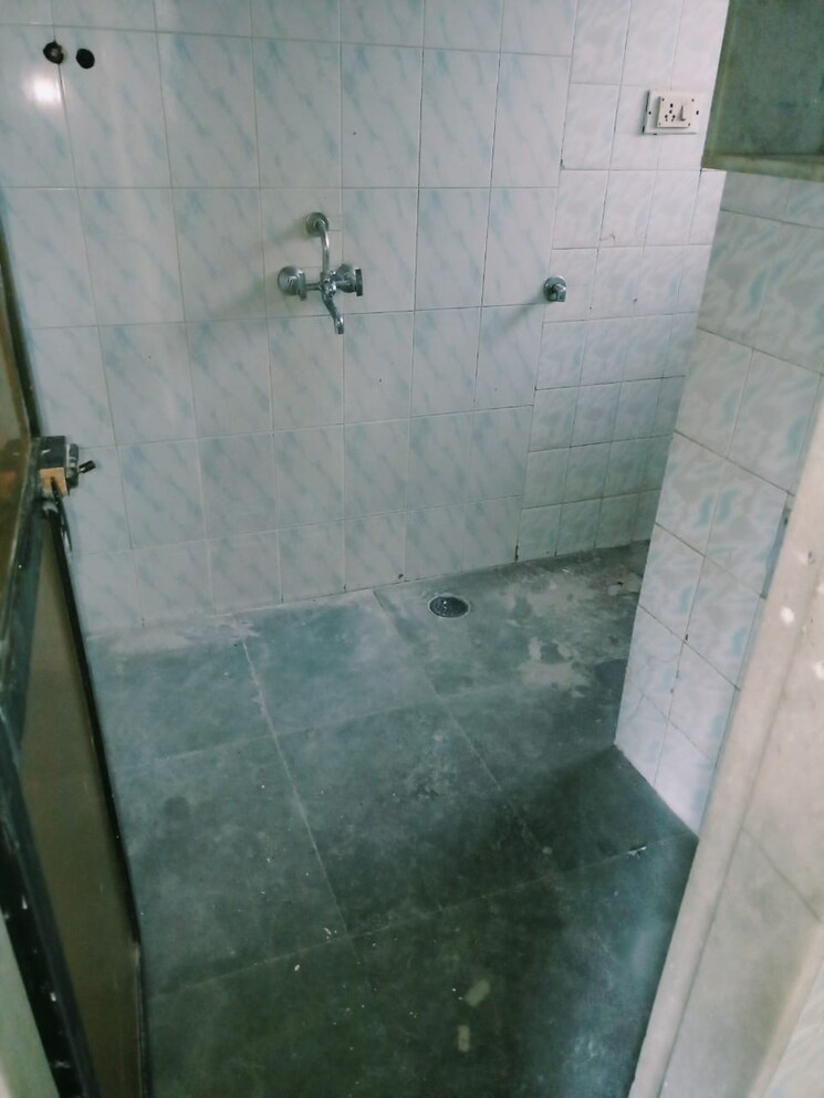 Bathroom, suresh-park 1 Bedroom 650 Sq.Ft. Apartment In Unnathi Gardens Thane 7378092