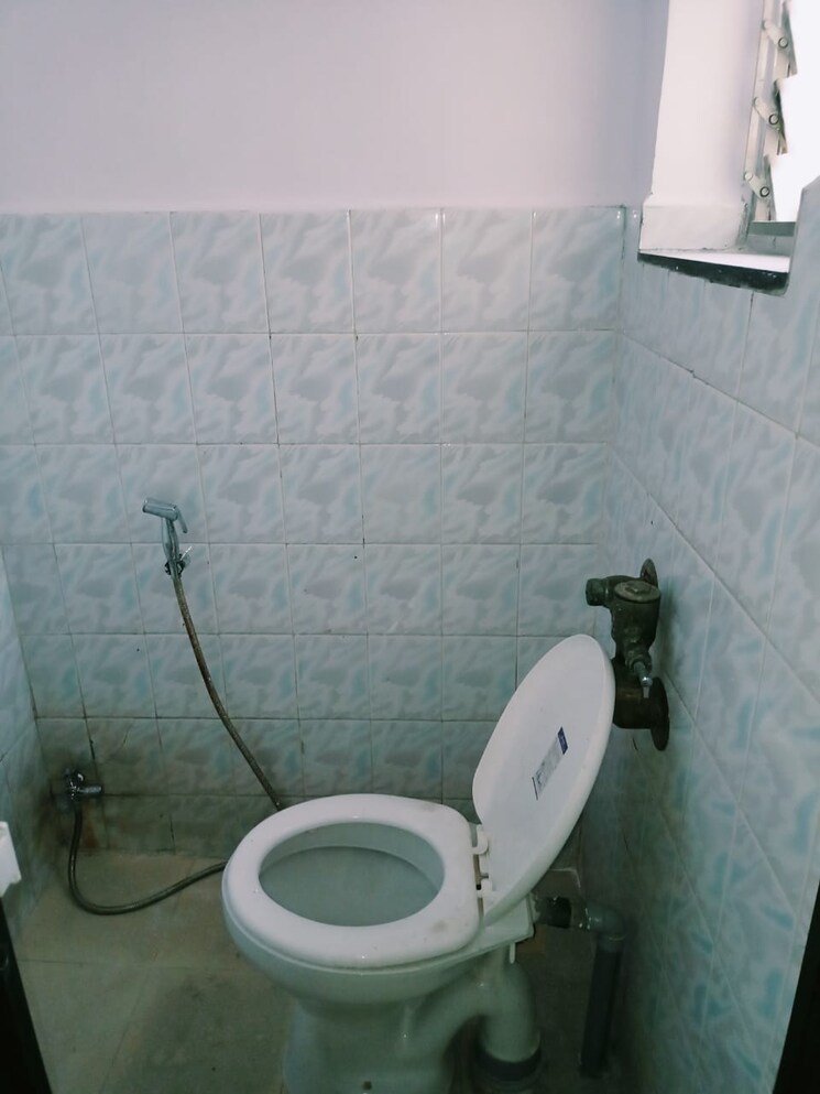 Bathroom, suresh-park 1 Bedroom 650 Sq.Ft. Apartment In Unnathi Gardens Thane 7378092