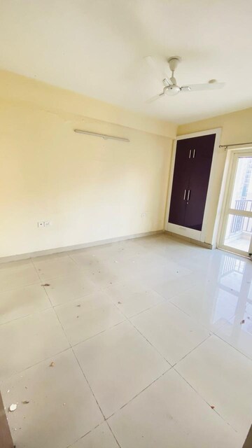 Room in 2 BHK Apartment at Panchsheel Greens II, Sector 16 Greater Noida – for Sale