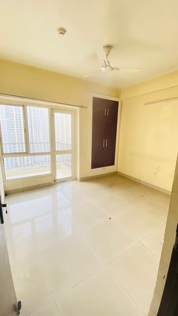 Room in 2 BHK Apartment at Panchsheel Greens II, Sector 16 Greater Noida – for Sale