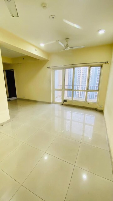 Room in 2 BHK Apartment at Panchsheel Greens II, Sector 16 Greater Noida – for Sale