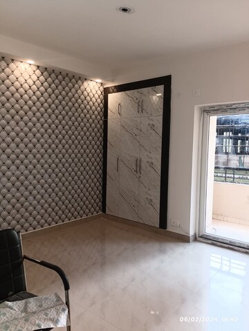 Room in 3 BHK Apartment at NCR Monarch, Sector 1 Greater Noida – for Sale