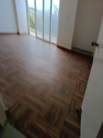 Room in 2 BHK Apartment at KLJ Platinum Heights, Sector 77 – for Sale