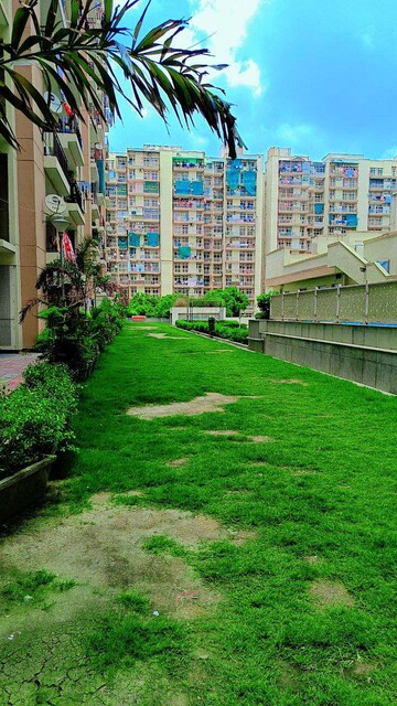 2 BHK Apartment For Sale in Klj Platinum Heights, Sector 77