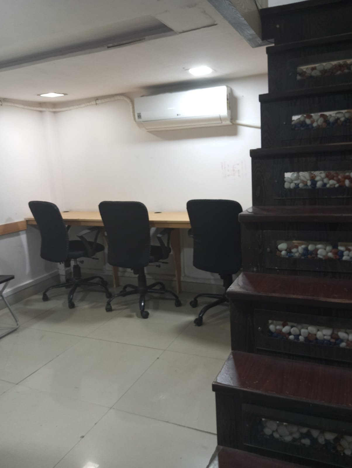 Commercial Office Space 200 Sq.Ft. फॉर रेंट इन Sector 28 Navi Mumbai  7379126