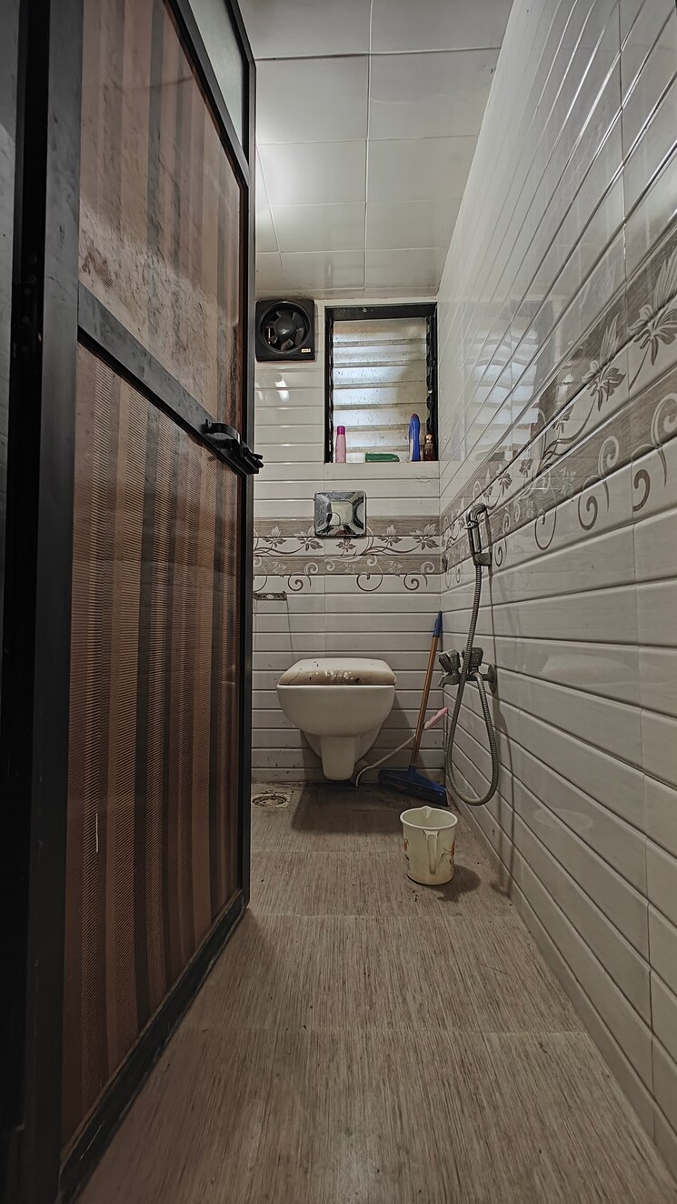 Bathroom, yogi-jyot-apartment 1 Bedroom 450 Sq.Ft. Apartment In Borivali West Mumbai 7379338