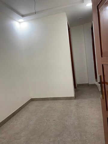 Room in 3 BHK Apartment at Vasant Kunj – for Sale