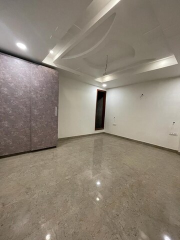 Room in 3 BHK Apartment at Vasant Kunj – for Sale