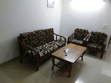 Living Room in 2 BHK Apartment at Arun Vihar Sector 37, Sector 37 – for Sale