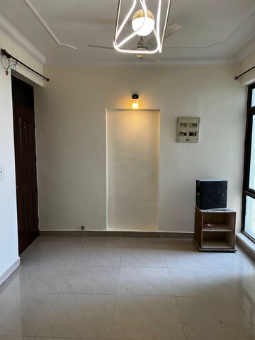 Building Lobby in 3 BHK Builder Floor at Palam Vyapar Kendra, Sector 2 – for Sale