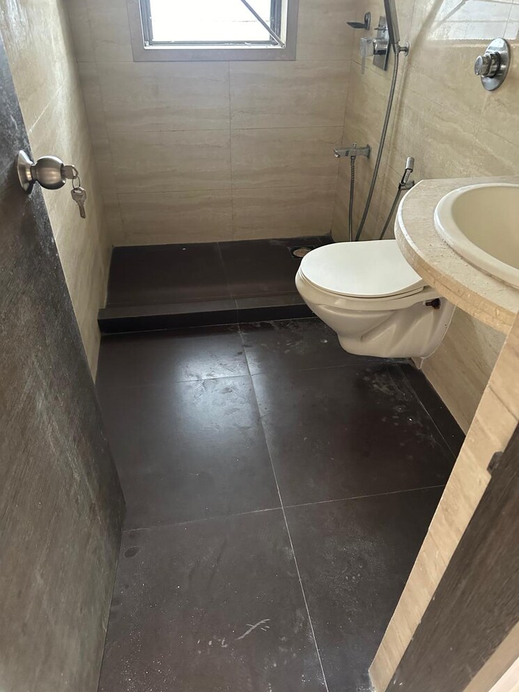 Bathroom, dolat-niketan 2 Bedroom 1090 Sq.Ft. Apartment In Walkeshwar Mumbai 7380166