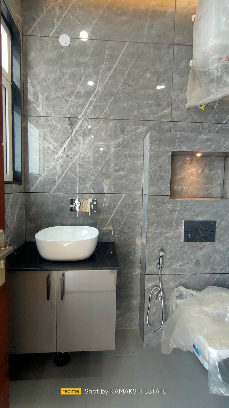 Bathroom, sector 46 3 Bedroom 1500 Sq.Ft. Builder Floor In Sector 46 Gurgaon 7380546