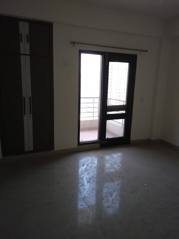 Room in 2 BHK Apartment at Conscient Habitat 78, Sector 78 – for Sale