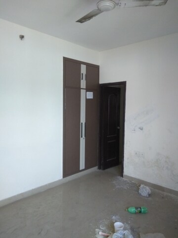 Room in 2 BHK Apartment at Conscient Habitat 78, Sector 78 – for Sale