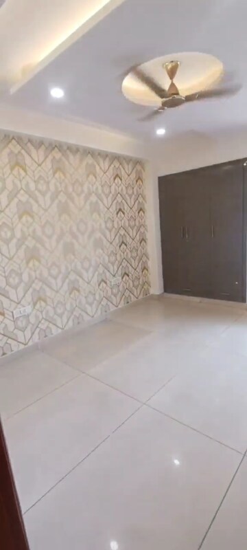 Room in 3 BHK Builder Floor at Sector 85 – for Sale