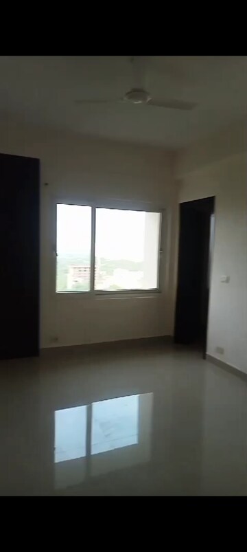 Room in 3 BHK Apartment at Uppal Plumeria Garden Estate, Omicron Iii Greater Noida – for Rent