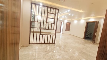 Room in 4 BHK Builder Floor at Sector 10 – for Sale