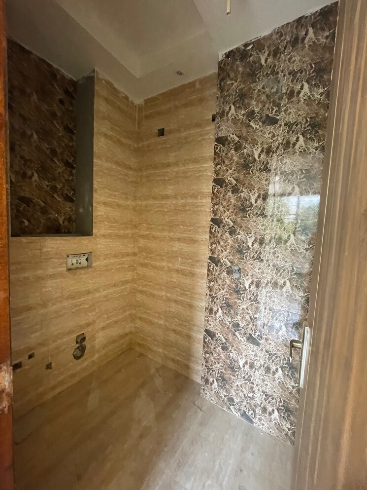 Bathroom, sector 14 5 Bedroom 2800 Sq.Ft. Builder Floor In Sector 14 Faridabad 7381187