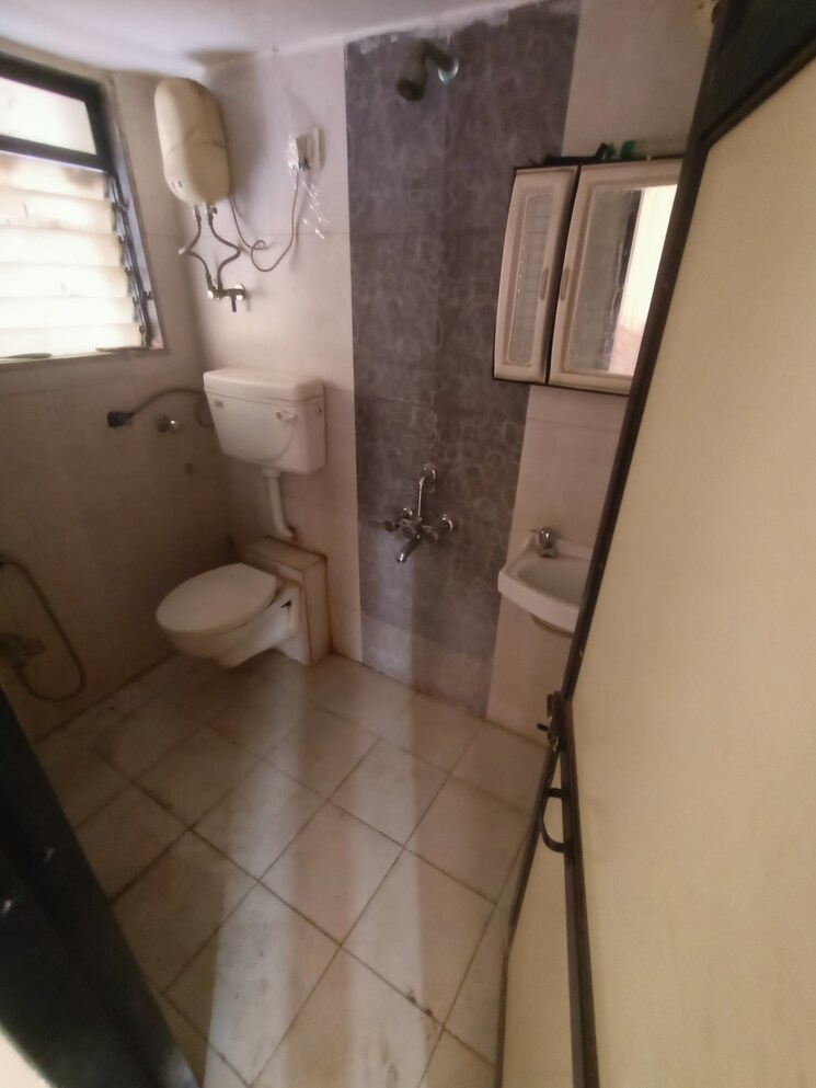 Bathroom, hdil-residency-park-1 3 Bedroom 800 Sq.Ft. Apartment In Virar West Palghar 7381302
