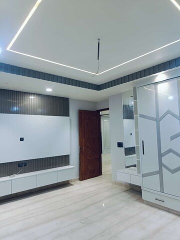 Building Lobby in 3 BHK Builder Floor at New Rajinder Nagar – for Sale