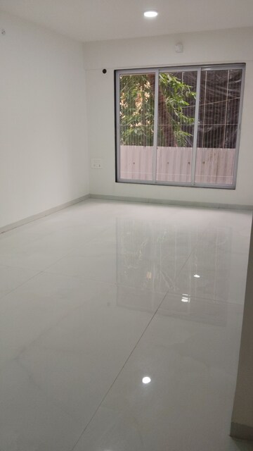 Master Bedroom in 2.5 BHK Apartment at Vile Parle East – for Sale