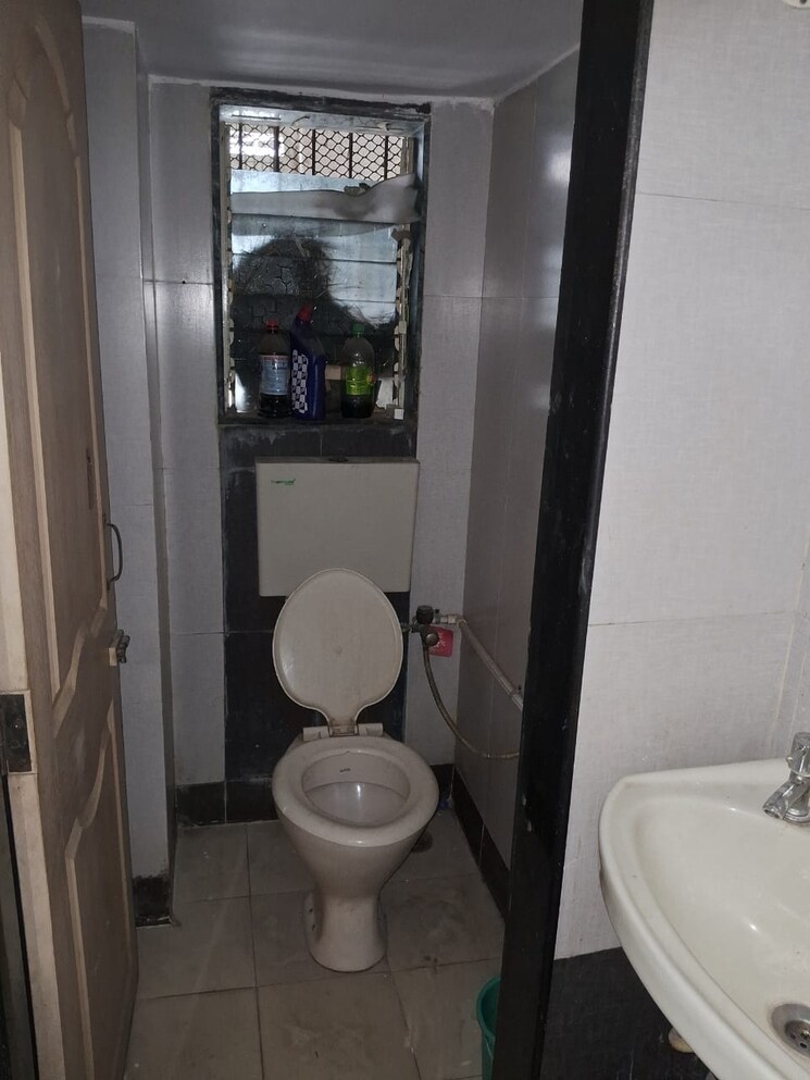 Bathroom, hari-om-pooja 2 Bedroom 890 Sq.Ft. Apartment In Dombivli West Thane 7381692