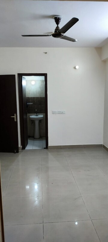 Room in 4 BHK Apartment at Skytech Merion Residency 1, Sain Vihar – for Sale