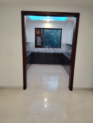 Room in 5 BHK Builder Floor at Sector 14 – for Sale