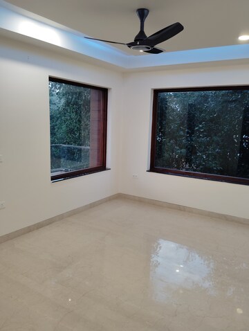 Room in 5 BHK Builder Floor at Sector 14 – for Sale